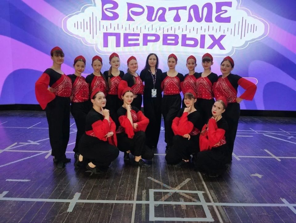 Стахановские танцевальные коллективы достойно представили город на турнире «В ритме Первых» Стахановские танцевальные коллективы достойно представили город на турнире «В ритме Первых»