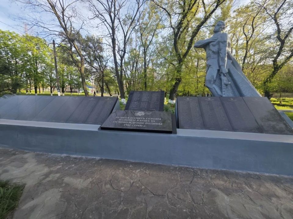Андрей Рубанцов: К 9 Мая в Ровеньках приводят в порядок все памятники, мемориальный комплекс и памятные места Великой Отечественной войны Андрей Рубанцов: К 9 Мая в Ровеньках приводят в порядок все памятники, мемориальный комплекс и памятные места Великой Отечественной войны