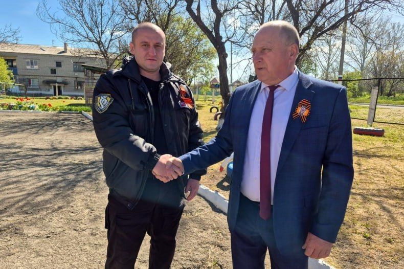 В преддверии 81-й годовщины Дня Победы отдел по обеспечению жизнедеятельности села Медвежанка принял участие в Всероссийской патриотической акции «Окна Победы» В преддверии 81-й годовщины Дня Победы отдел по обеспечению жизнедеятельности села Медвежанка принял участие в Всероссийской патриотической акции «Окна Победы»
