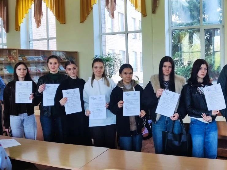 В Луганском ГАУ прошёл Избирательный диктант ко Дню молодого избирателя В Луганском ГАУ прошёл Избирательный диктант ко Дню молодого избирателя