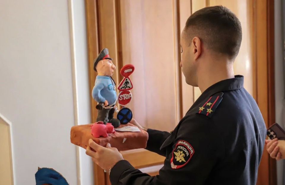 В МВД по ЛНР специальная комиссия отобрала лучшие работы на региональном этапе конкурса «Полицейский Дядя Стёпа» В МВД по ЛНР специальная комиссия отобрала лучшие работы на региональном этапе конкурса «Полицейский Дядя Стёпа»