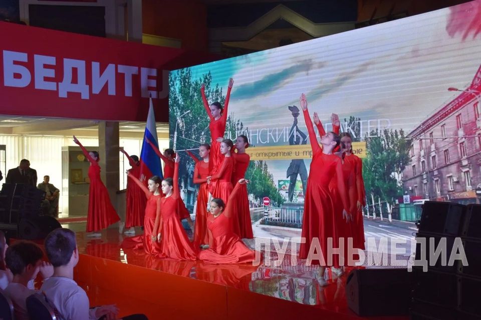 В Краснодоне прошел форум «Луганский характер – характер победителей» В Краснодоне прошел форум «Луганский характер – характер победителей»