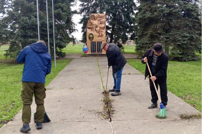 В селе Новоборовицы проведены мероприятия по уборке памятных мест В селе Новоборовицы проведены мероприятия по уборке памятных мест