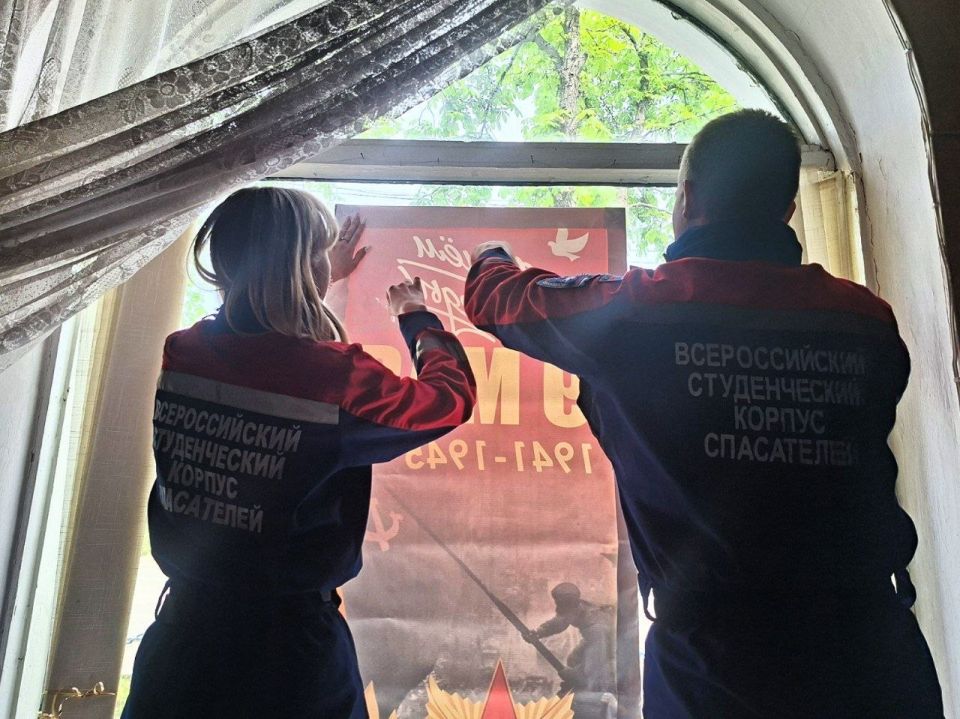 Сегодня добровольцы ССО «Молодогвардеец» ЛугРО ВСКС, студенты Краснодонского факультета инженерии и менеджмента (филиал) ЛГУ им. В. Даля, в преддверии великого праздника – Дня Победы – присоединились к Всероссийской... Сегодня добровольцы ССО «Молодогвардеец» ЛугРО ВСКС, студенты Краснодонского факультета инженерии и менеджмента (филиал) ЛГУ им. В. Даля, в преддверии великого праздника – Дня Победы – присоединились к Всероссийской...