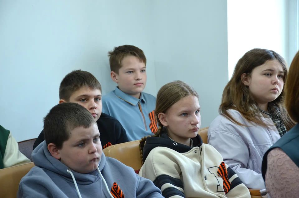 Память поколений: в Новоайдаре открылась выставка к 81-й годовщине Великой Победы Память поколений: в Новоайдаре открылась выставка к 81-й годовщине Великой Победы