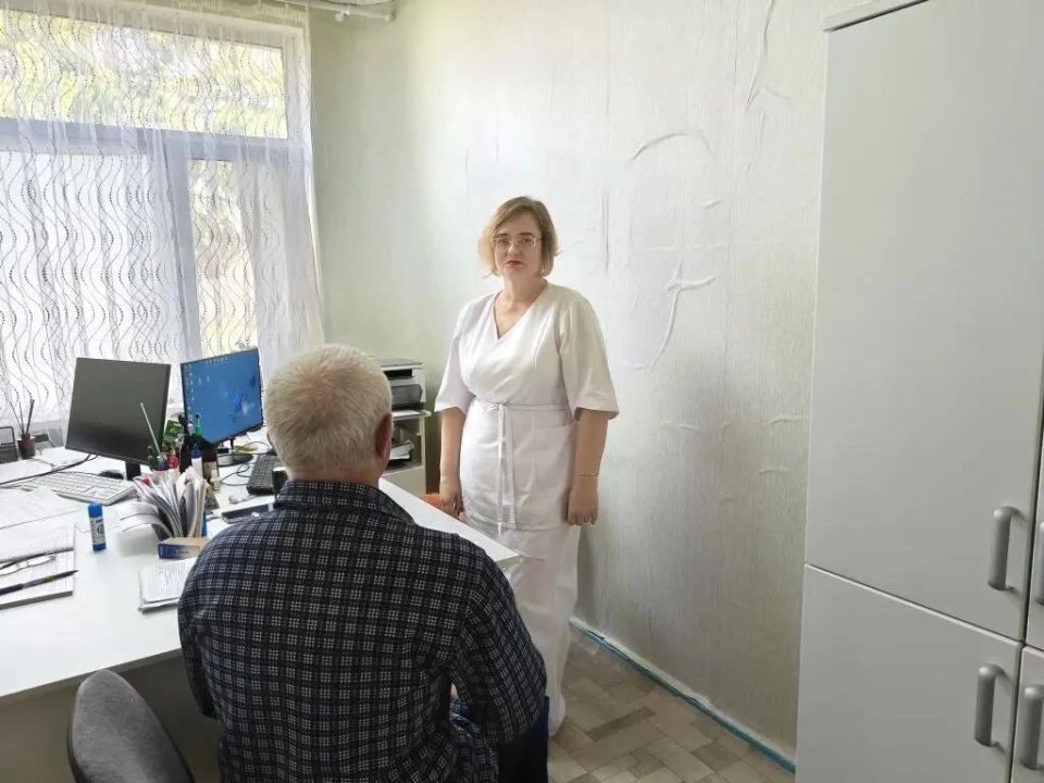 Более 630 жителей Славяносербского округа обследовали врачи из Алтайского края Более 630 жителей Славяносербского округа обследовали врачи из Алтайского края