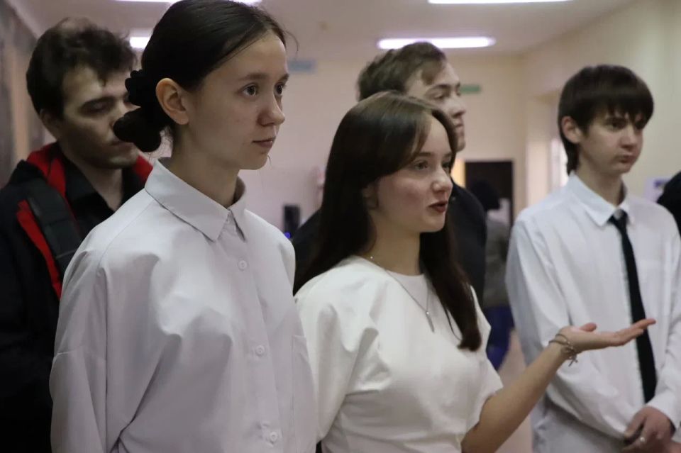 В Луганской Республиканской универсальной научной библиотеке имени М. Горького состоялось торжественное открытие историко-биографической выставки «Александр Молодчий – наш герой!» В Луганской Республиканской универсальной научной библиотеке имени М. Горького состоялось торжественное открытие историко-биографической выставки «Александр Молодчий – наш герой!»