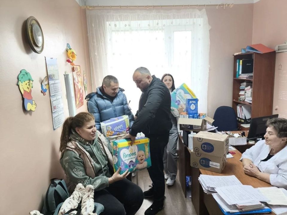 Депутат Совета оказал гуманитарную помощь жителям Лисичанска Депутат Совета оказал гуманитарную помощь жителям Лисичанска