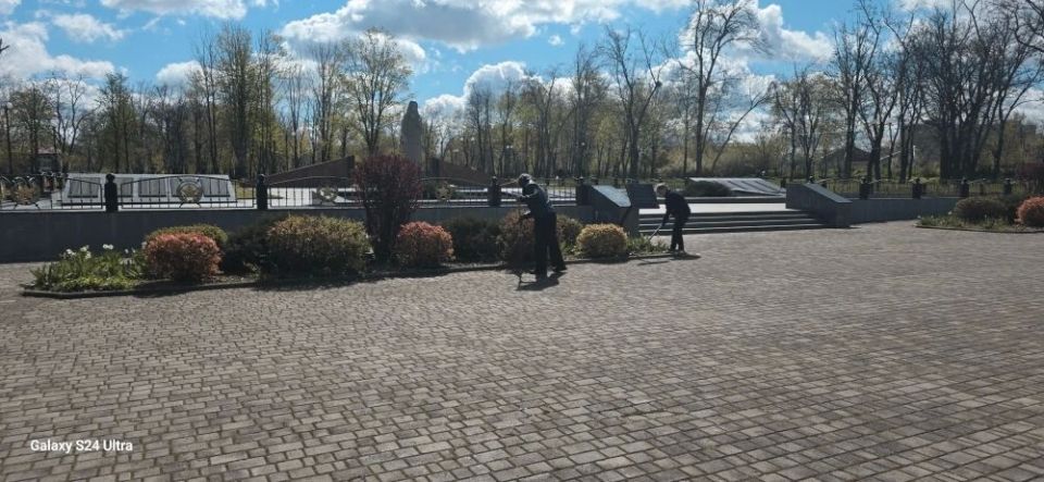 Сотрудники Росреестра по ЛНР приняли участие в акции «Чистая память» Сотрудники Росреестра по ЛНР приняли участие в акции «Чистая память»