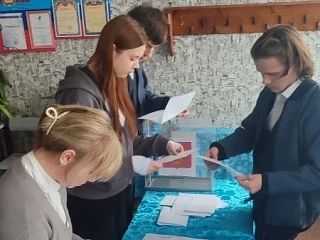 В Славяносербском округе прошли мероприятия «Просто о выборах» для школьников В Славяносербском округе прошли мероприятия «Просто о выборах» для школьников
