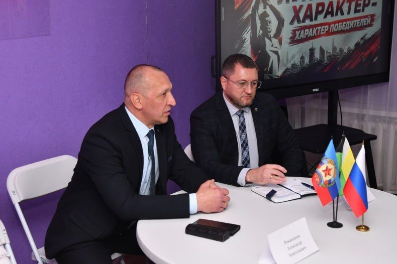 Свердловчане и представители Красноярского края приняли участие в республиканском форуме «Луганский характер - характер победителей» Свердловчане и представители Красноярского края приняли участие в республиканском форуме «Луганский характер - характер победителей»