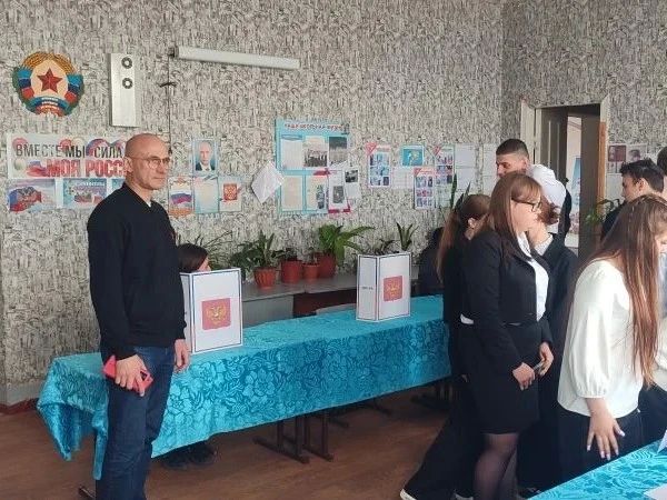 В Славяносербском округе прошли мероприятия «Просто о выборах» для школьников В Славяносербском округе прошли мероприятия «Просто о выборах» для школьников