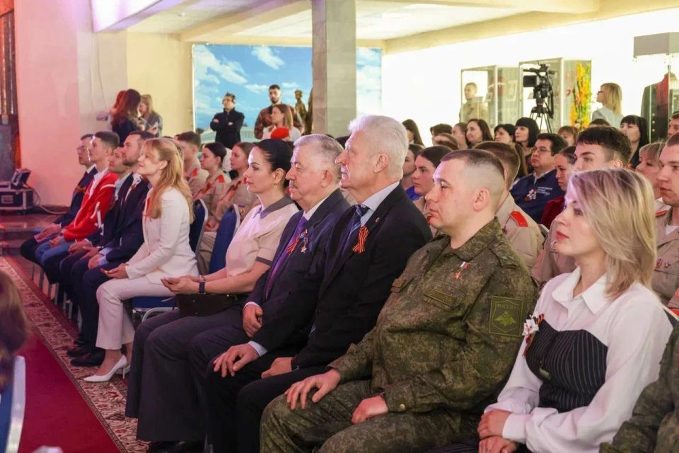 Виктор Водолацкий: Сегодня принял участие в масштабном региональном форуме «Луганский характер – характер победителей», который прошёл в Краснодонском ордена Дружбы народов музее «Молодая гвардия» Виктор Водолацкий: Сегодня принял участие в масштабном региональном форуме «Луганский характер – характер победителей», который прошёл в Краснодонском ордена Дружбы народов музее «Молодая гвардия»