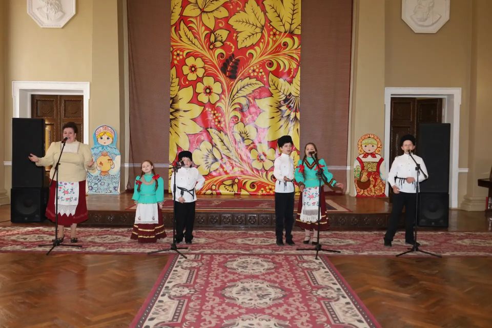 Песня, душа, Россия: как прошёл отчётный концерт «Родных просторов» и «Златницы» Песня, душа, Россия: как прошёл отчётный концерт «Родных просторов» и «Златницы»