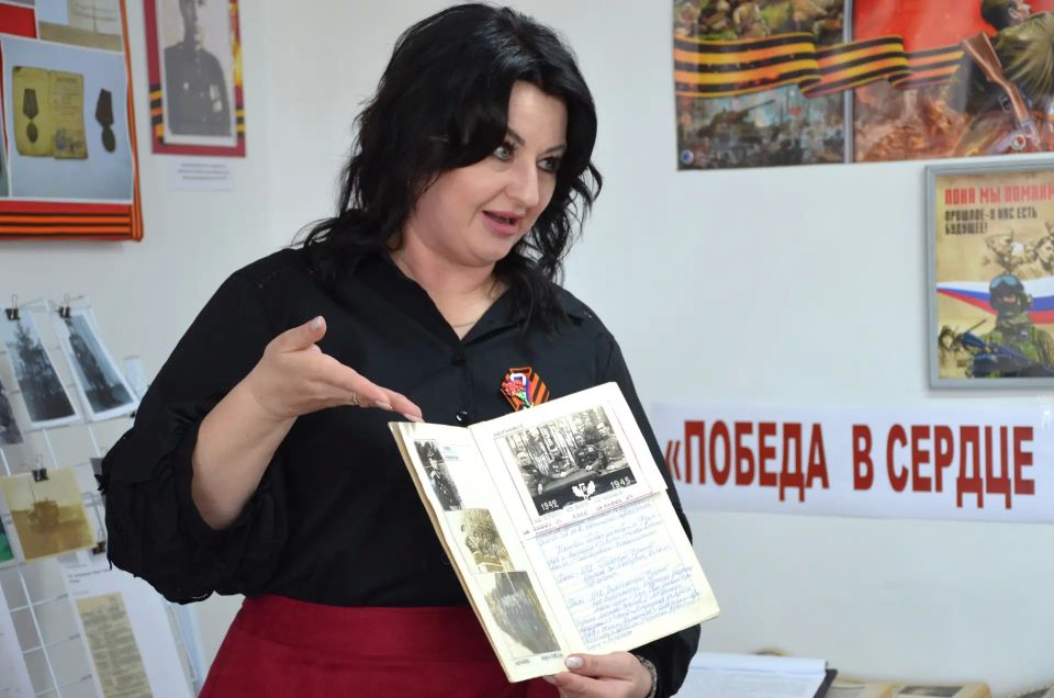 Память поколений: в Новоайдаре открылась выставка к 81-й годовщине Великой Победы Память поколений: в Новоайдаре открылась выставка к 81-й годовщине Великой Победы