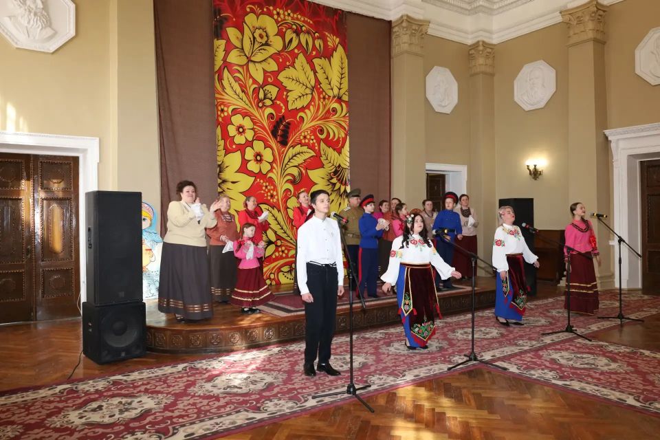 Песня, душа, Россия: как прошёл отчётный концерт «Родных просторов» и «Златницы» Песня, душа, Россия: как прошёл отчётный концерт «Родных просторов» и «Златницы»