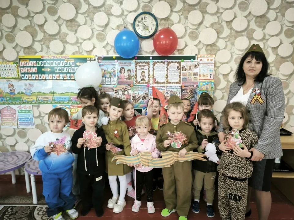 Степовская библиотека-филиал №10 совместно с воспитанниками ясли-сада села Степовое присоединилась к акции «Георгиевская ленточка» Степовская библиотека-филиал №10 совместно с воспитанниками ясли-сада села Степовое присоединилась к акции «Георгиевская ленточка»