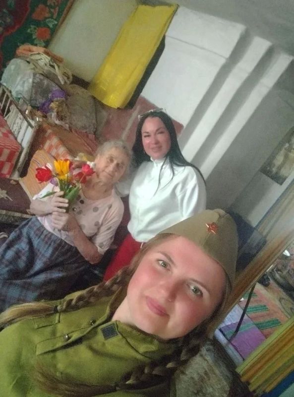 В преддверии великого праздника — Дня Победы, 9 мая, сотрудники сельского клуба села Голубовка Кременского МО посетили жителей, чьё детство опалила Великая Отечественная война, проживающих в сёлах Голубовка и Климовка В преддверии великого праздника — Дня Победы, 9 мая, сотрудники сельского клуба села Голубовка Кременского МО посетили жителей, чьё детство опалила Великая Отечественная война, проживающих в сёлах Голубовка и Климовка