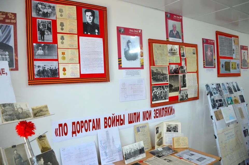 Память поколений: в Новоайдаре открылась выставка к 81-й годовщине Великой Победы Память поколений: в Новоайдаре открылась выставка к 81-й годовщине Великой Победы