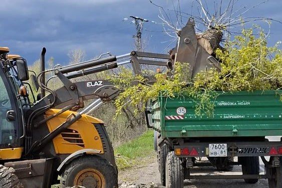 В Свердловском муниципальном округе стартовал сезон побелки бордюров и наведения санитарного порядка В Свердловском муниципальном округе стартовал сезон побелки бордюров и наведения санитарного порядка