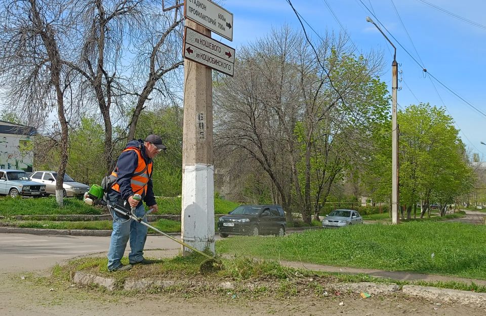 В Молодогвардейске начаты работы по покосу травы В Молодогвардейске начаты работы по покосу травы