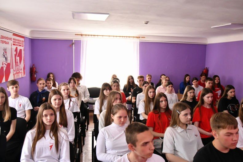 Свердловчане и представители Красноярского края приняли участие в республиканском форуме «Луганский характер - характер победителей» Свердловчане и представители Красноярского края приняли участие в республиканском форуме «Луганский характер - характер победителей»