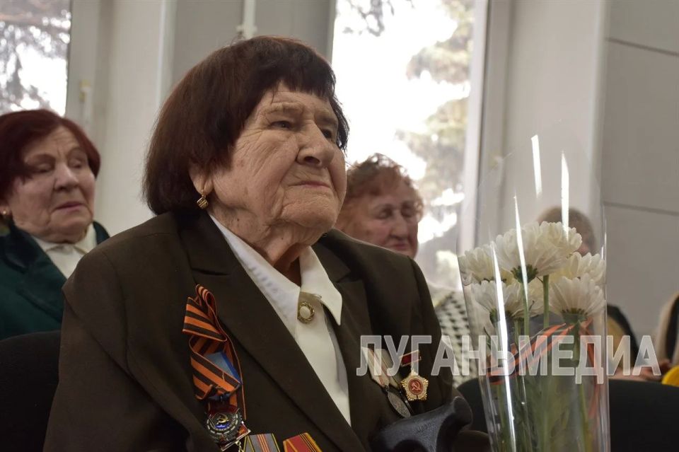 В алчевском Детском центре Музея Победы для учащихся школ прошло тематическое мероприятие В алчевском Детском центре Музея Победы для учащихся школ прошло тематическое мероприятие