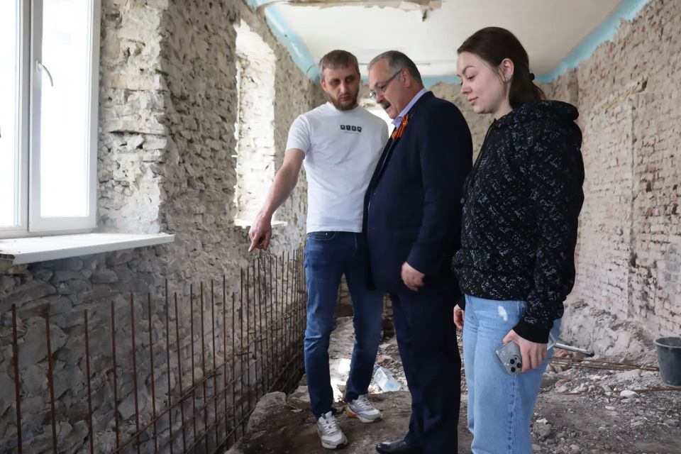 В рамках Народной программы Единой России выполняется капитальный ремонт в Антрацитовской основной школе №4 В рамках Народной программы Единой России выполняется капитальный ремонт в Антрацитовской основной школе №4