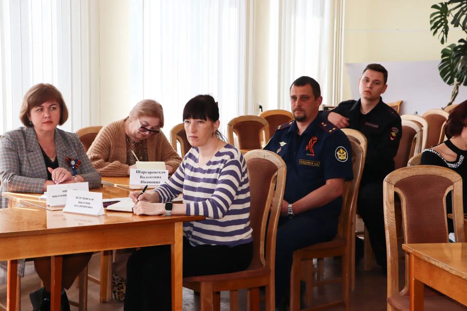 В Стаханове состоялось заседание комиссии по делам несовершеннолетних В Стаханове состоялось заседание комиссии по делам несовершеннолетних