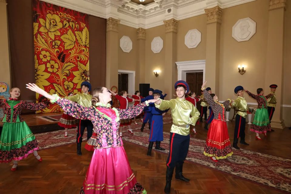 Песня, душа, Россия: как прошёл отчётный концерт «Родных просторов» и «Златницы» Песня, душа, Россия: как прошёл отчётный концерт «Родных просторов» и «Златницы»