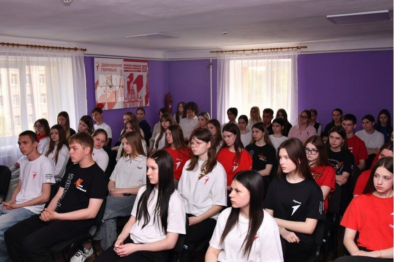 Свердловчане и представители Красноярского края приняли участие в республиканском форуме «Луганский характер - характер победителей» Свердловчане и представители Красноярского края приняли участие в республиканском форуме «Луганский характер - характер победителей»