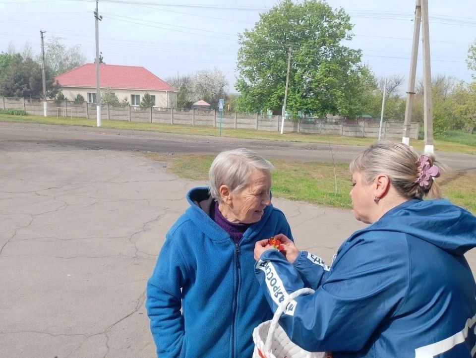 В посёлке городского типа Есауловка с большим патриотическим подъёмом прошла традиционная акция «Георгиевская ленточка», приуроченная ко Дню Победы — одному из самых значимых и трогательных праздников в нашей стране В посёлке городского типа Есауловка с большим патриотическим подъёмом прошла традиционная акция «Георгиевская ленточка», приуроченная ко Дню Победы — одному из самых значимых и трогательных праздников в нашей стране