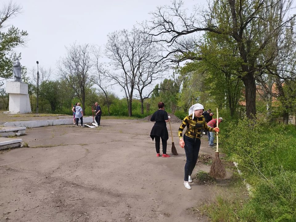 На Краснодонщине проходят весенние субботники На Краснодонщине проходят весенние субботники