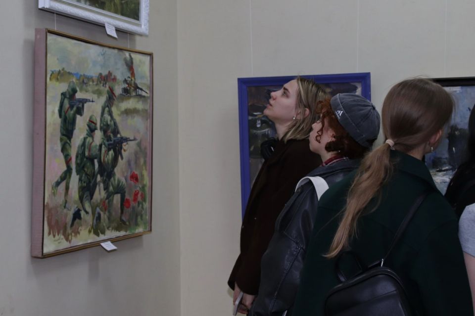 В помещении Галереи искусств Луганского художественного музея торжественно открыли Республиканскую художественную выставку, посвященную Дню Победы в Великой Отечественной войне В помещении Галереи искусств Луганского художественного музея торжественно открыли Республиканскую художественную выставку, посвященную Дню Победы в Великой Отечественной войне