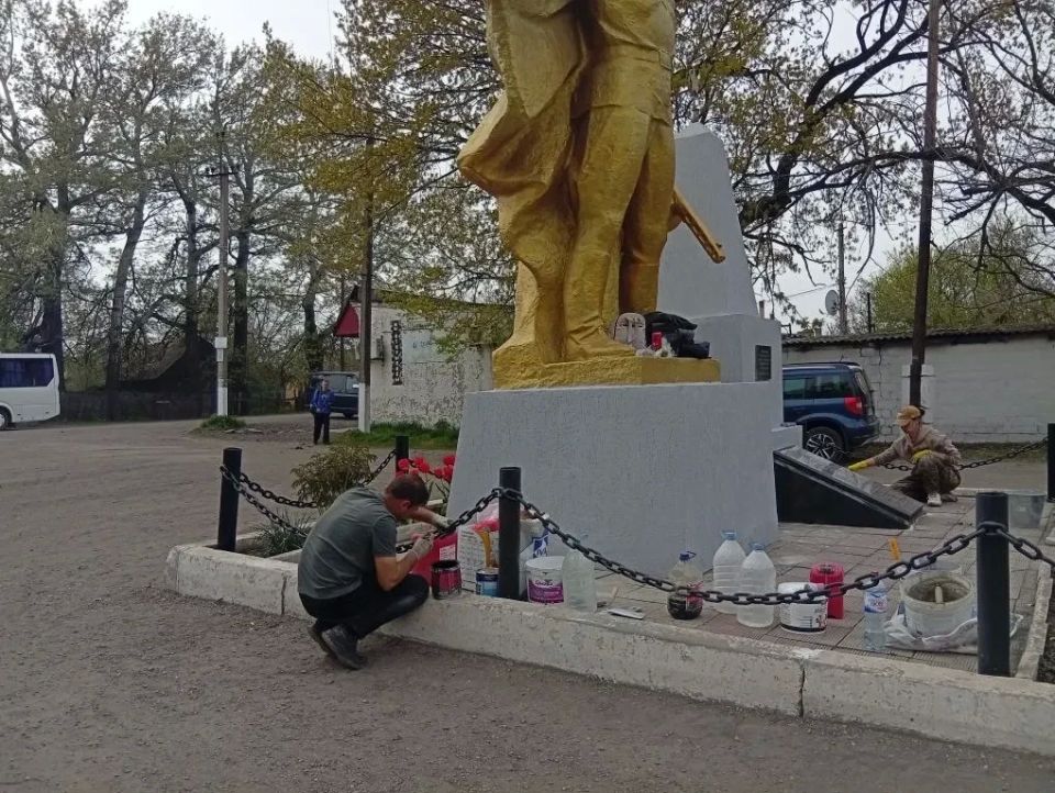 С целью обеспечения благоприятной среды и подготовки к предстоящим майским праздникам на территории отдела жизнеобеспечения села Благовка продолжаются работы по благоустройству С целью обеспечения благоприятной среды и подготовки к предстоящим майским праздникам на территории отдела жизнеобеспечения села Благовка продолжаются работы по благоустройству