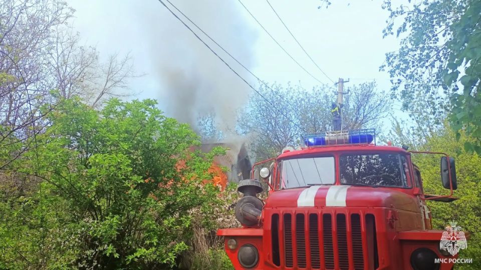 В Брянке потушили пожар в частном доме В Брянке потушили пожар в частном доме