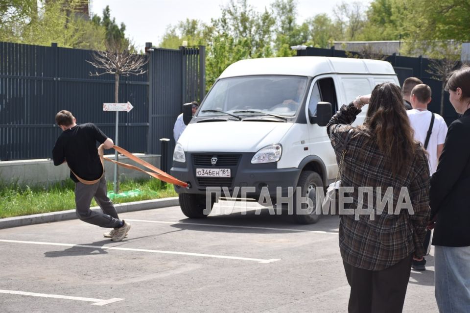 В луганском Доме молодежи прошел финальный этап республиканского спортивного мероприятия «Битва титанов», объединяющий победителей муниципальных отборочных соревнований