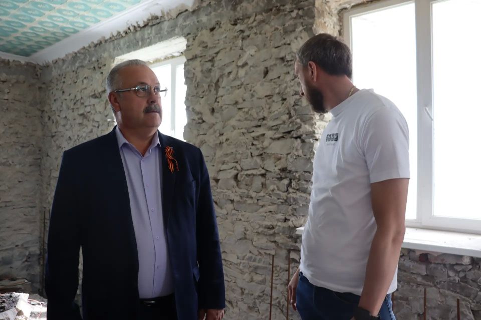 В рамках Народной программы Единой России выполняется капитальный ремонт в Антрацитовской основной школе №4 В рамках Народной программы Единой России выполняется капитальный ремонт в Антрацитовской основной школе №4