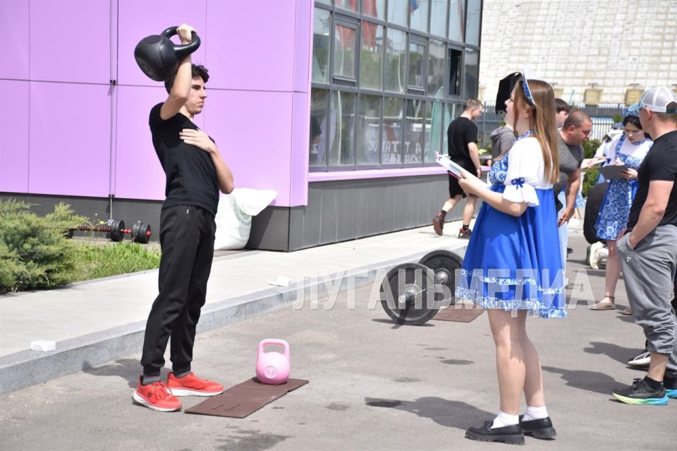 В луганском Доме молодежи прошел финальный этап республиканского спортивного мероприятия «Битва титанов», объединяющий победителей муниципальных отборочных соревнований В луганском Доме молодежи прошел финальный этап республиканского спортивного мероприятия «Битва титанов», объединяющий победителей муниципальных отборочных соревнований