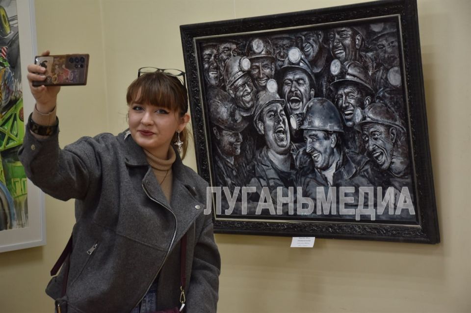 В Луганске прошло открытие художественной выставки, посвященной Дню Победы В Луганске прошло открытие художественной выставки, посвященной Дню Победы