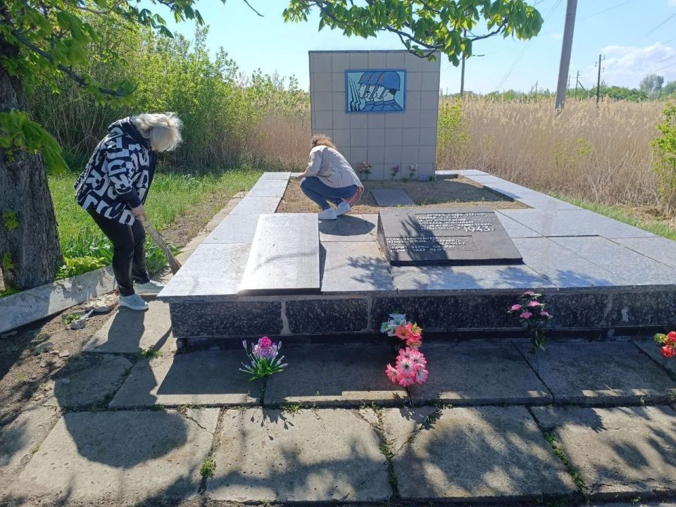 Сотрудники Росреестра по ЛНР приняли участие в акции «Чистая память» Сотрудники Росреестра по ЛНР приняли участие в акции «Чистая память»