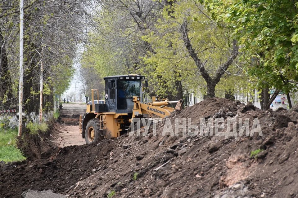 В Молодогвардейске ремонтируют дорогу В Молодогвардейске ремонтируют дорогу