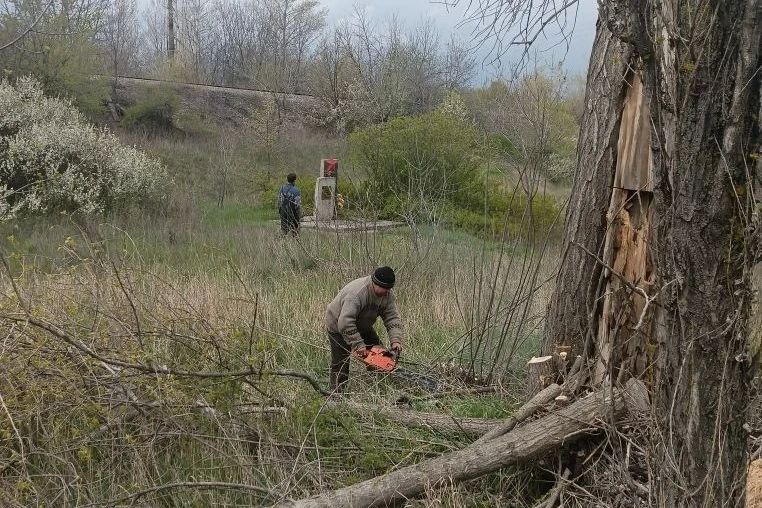 В Свердловском муниципальном округе стартовал сезон побелки бордюров и наведения санитарного порядка В Свердловском муниципальном округе стартовал сезон побелки бордюров и наведения санитарного порядка