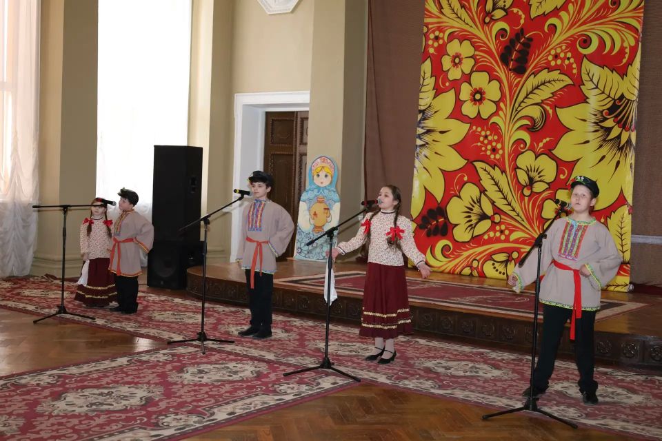 Песня, душа, Россия: как прошёл отчётный концерт «Родных просторов» и «Златницы» Песня, душа, Россия: как прошёл отчётный концерт «Родных просторов» и «Златницы»
