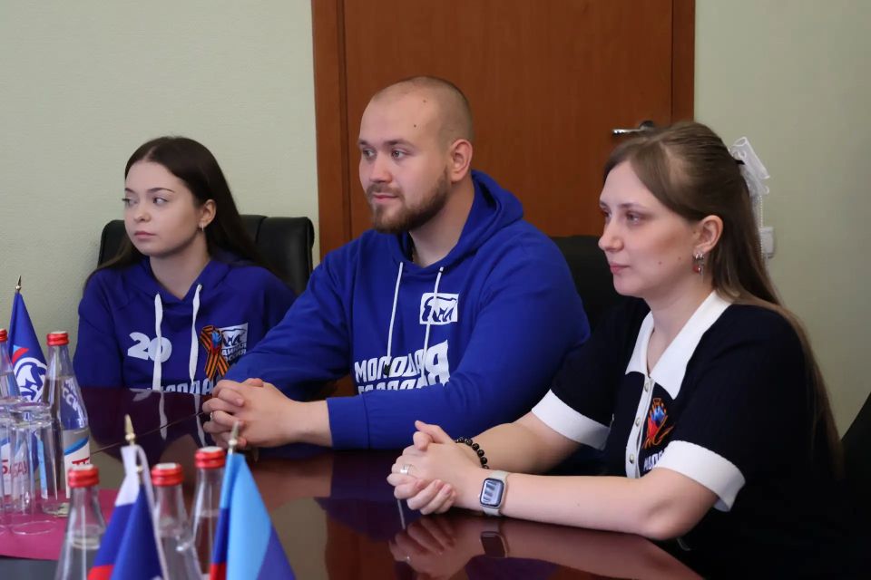 Молодежь ЛНР внесла в народную программу «Единой России» свои предложения Молодежь ЛНР внесла в народную программу «Единой России» свои предложения