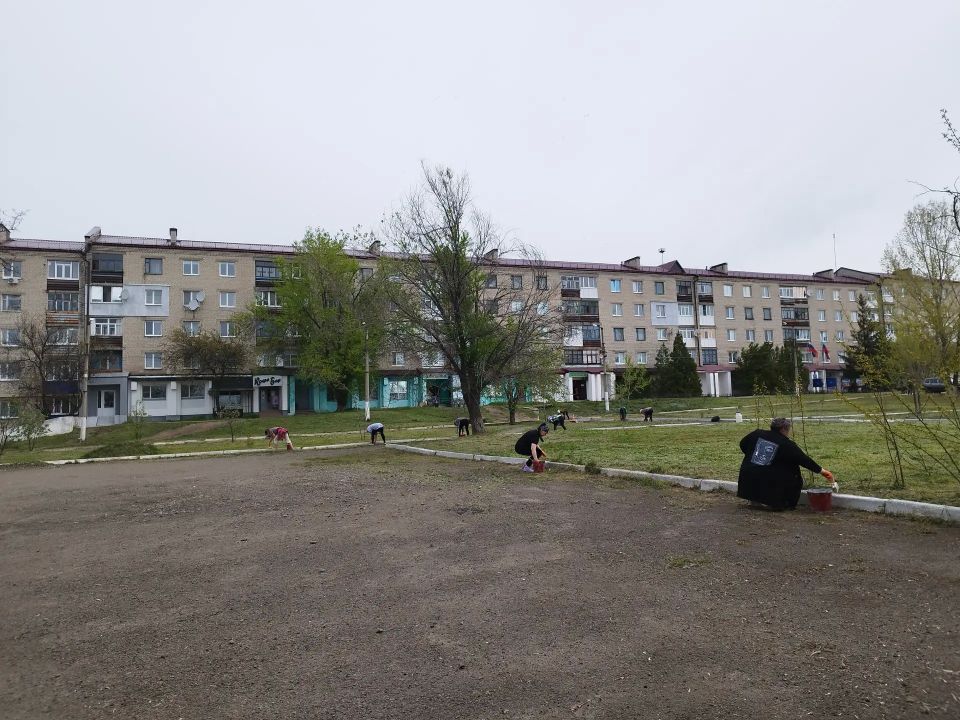 На Краснодонщине проходят весенние субботники На Краснодонщине проходят весенние субботники