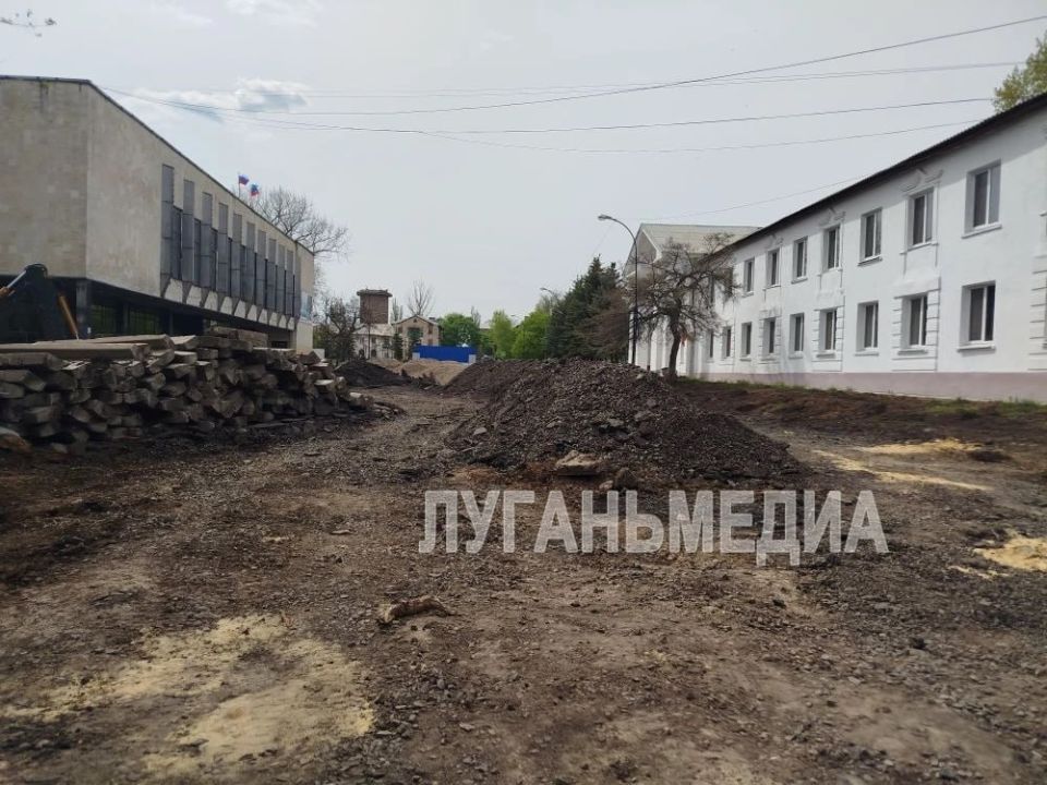 Нацпроект меняет облик Антрацита: благоустройство парковой зоны у ДК продолжается Нацпроект меняет облик Антрацита: благоустройство парковой зоны у ДК продолжается