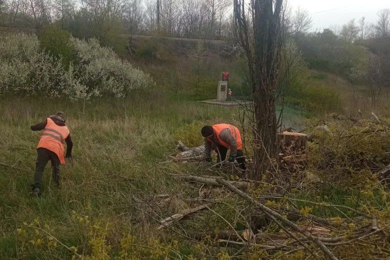 В Свердловском муниципальном округе стартовал сезон побелки бордюров и наведения санитарного порядка В Свердловском муниципальном округе стартовал сезон побелки бордюров и наведения санитарного порядка
