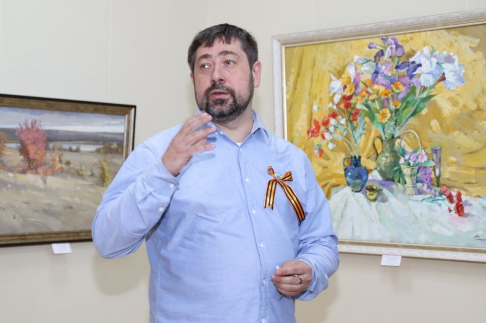 В помещении Галереи искусств Луганского художественного музея торжественно открыли Республиканскую художественную выставку, посвященную Дню Победы в Великой Отечественной войне В помещении Галереи искусств Луганского художественного музея торжественно открыли Республиканскую художественную выставку, посвященную Дню Победы в Великой Отечественной войне