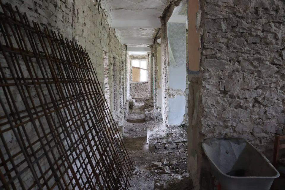 В рамках Народной программы Единой России выполняется капитальный ремонт в Антрацитовской основной школе №4 В рамках Народной программы Единой России выполняется капитальный ремонт в Антрацитовской основной школе №4